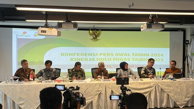 SKK Migas Bidik Lifting Minyak 596 Ribu BOPD Di 2024, Di Bawah Target ...